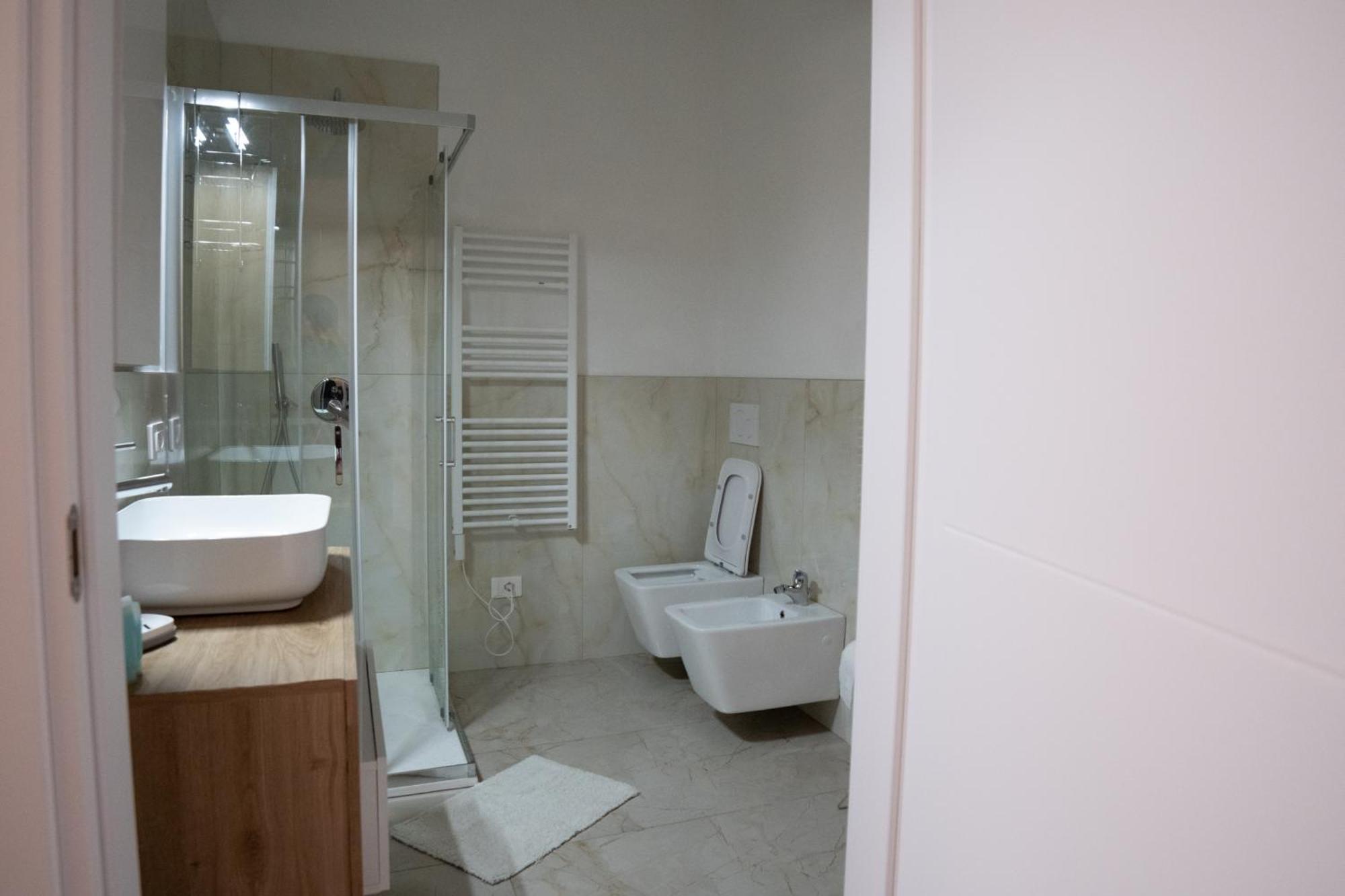 Casa Vacanze Aria Leggiuno Exteriör bild