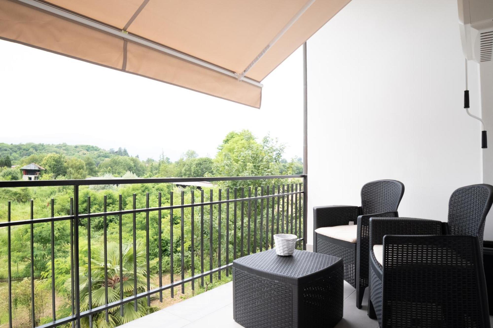 Casa Vacanze Aria Leggiuno Exteriör bild