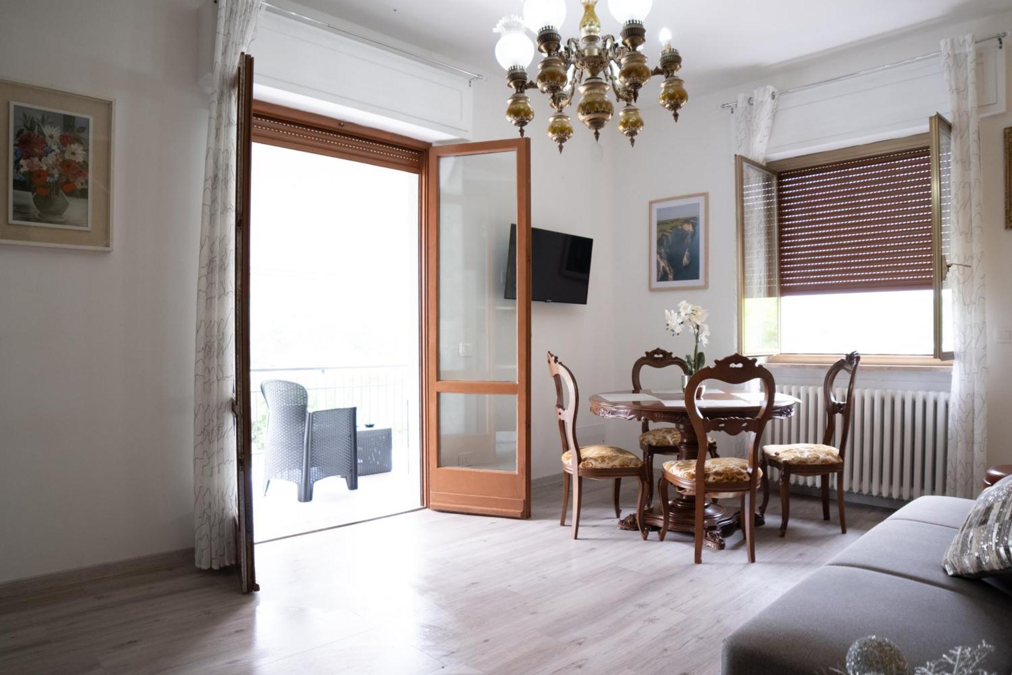 Casa Vacanze Aria Leggiuno Exteriör bild